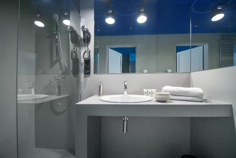 Bike Up Aparthotel Breslavia Esterno foto
